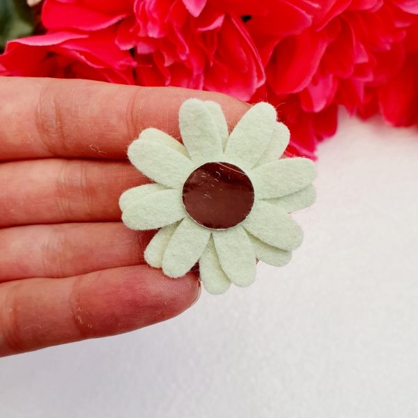 Pastel green flower fringe clip