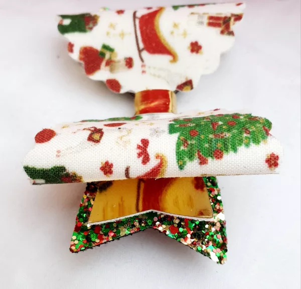 Traditional Festive Scene Medium Bow