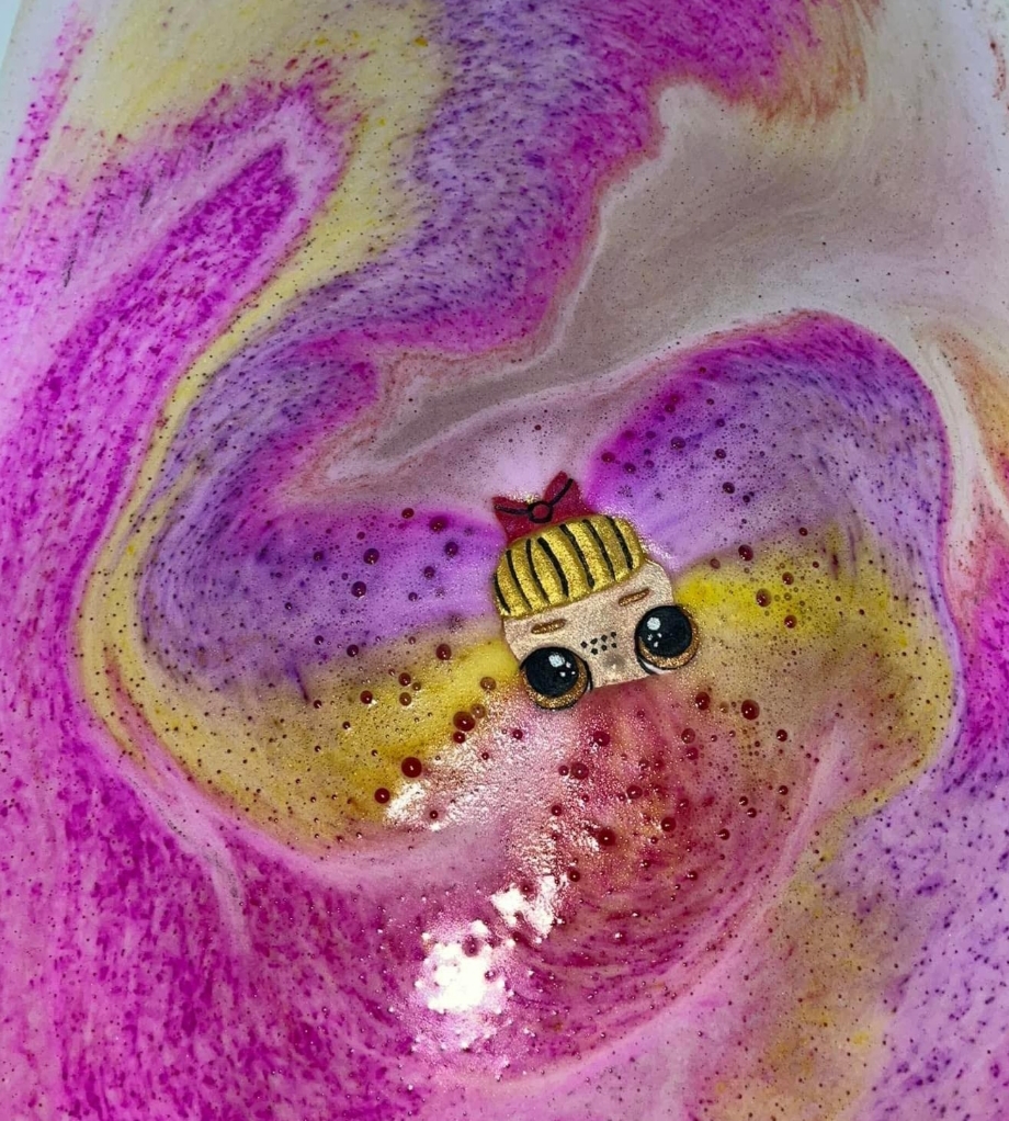 Top Bow Doll Bath Art Bomb