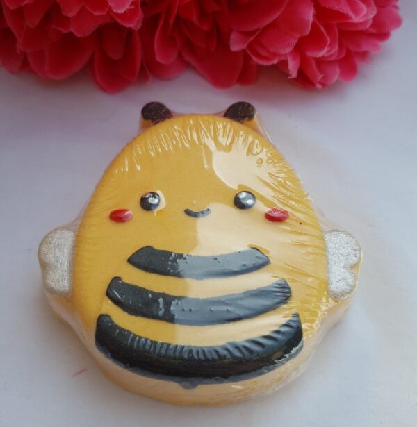 Bee Squishy Bath Bomb