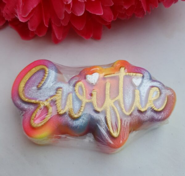 Swifite-Inspired Bath Art Bomb