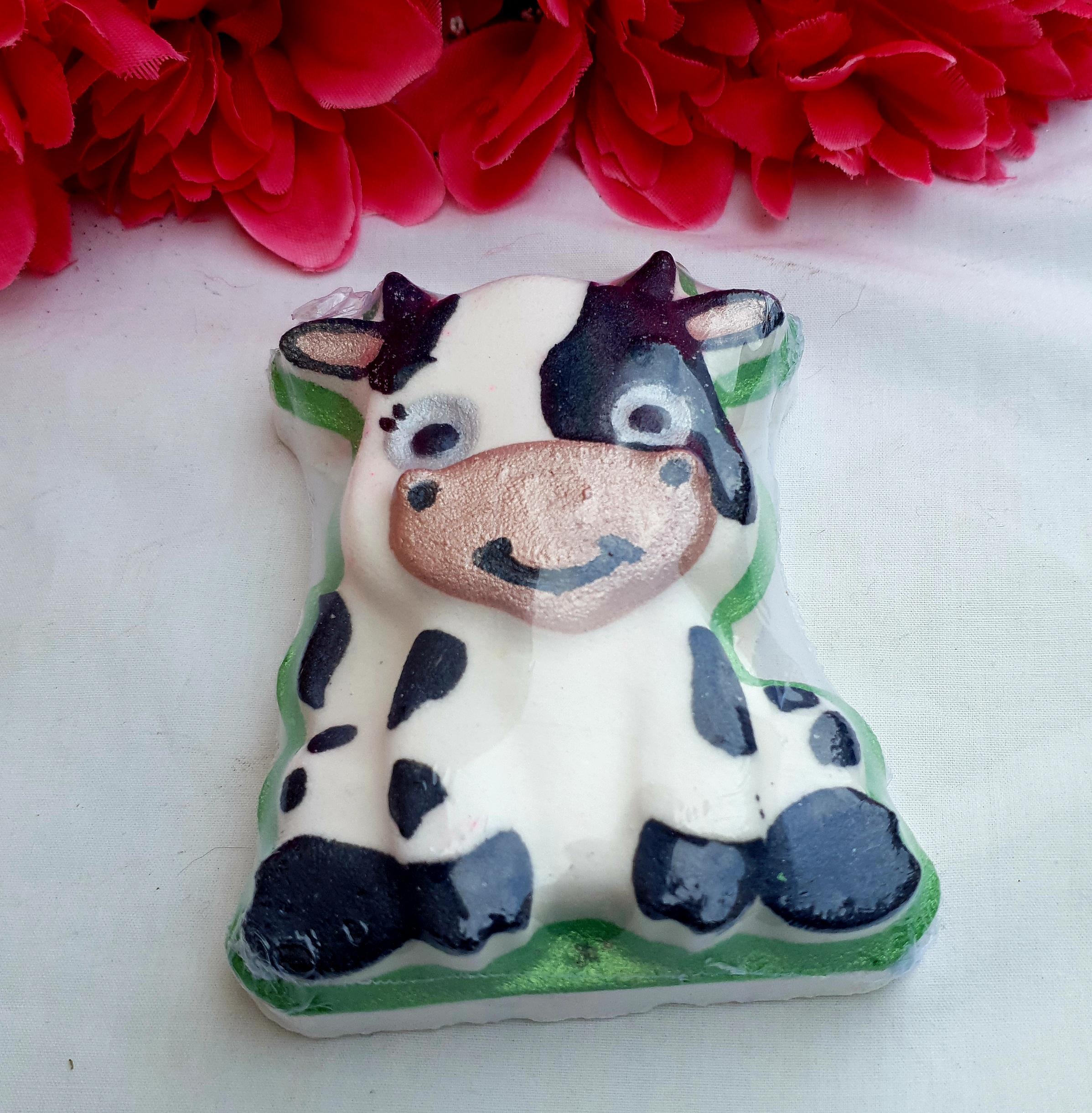 Large Cow bath art bomb