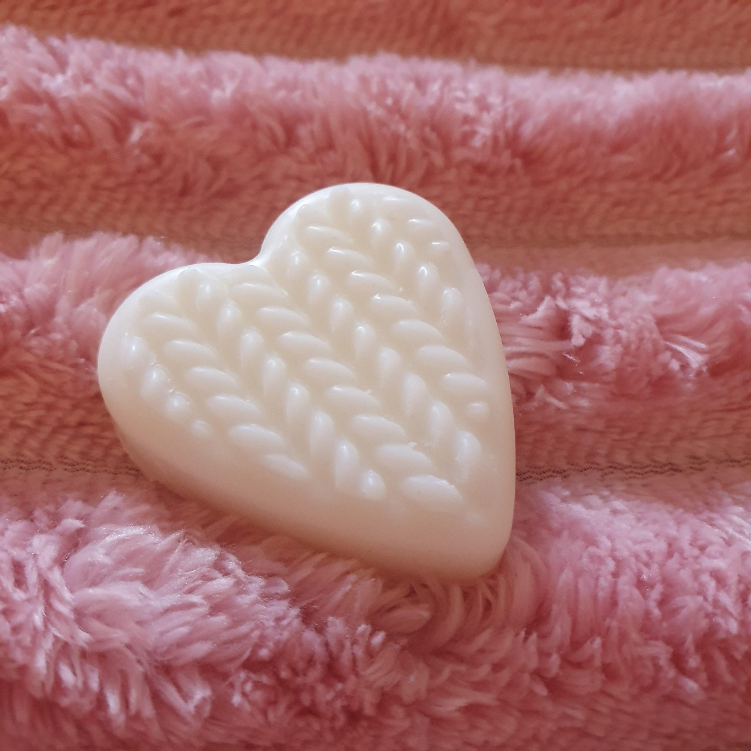 Warm Cashmere & Almond Milk Wax Heart